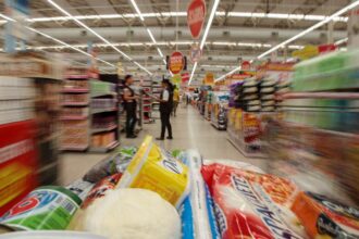 Bolsa Família é reajustado em 15%; medida vale a partir de outubro