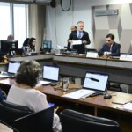 CCJ do Senado aprova PEC que acaba com jornada 6x1