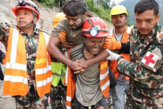 Equipes de resgate do Nepal buscam 900 trabalhadores de hidrelétricas