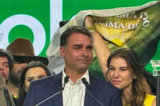 Flávio usou jatinho ligado à Vorcaro em viagem em 2025, diz revista