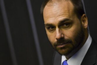 Ministério da Justiça demite Eduardo Bolsonaro por abandono de cargo