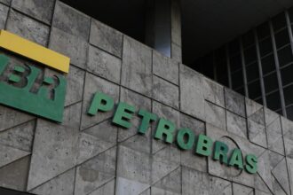 Petrobras batiza primeiro navio a navegar com tripulação 100% feminina