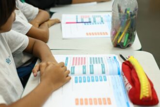 Prazo para escolas escolherem livros didáticos para 2027 termina hoje
