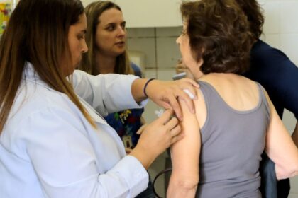 SUS amplia cobertura de vacina Pneumo 20 para maiores de 85 anos