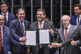 Alcolumbre homenageia Paim no fim da 6x1; entenda motivo