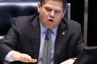 Alcolumbre vai promulgar fim da escala 6x1 nesta sexta