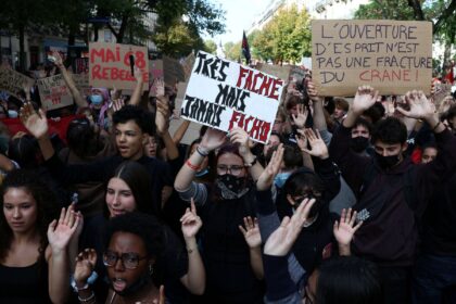 Alunos e professores protestam na França no maior dia de mobilização