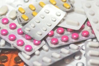 Anvisa proíbe lotes de medicamento para tratar câncer