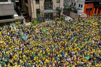 Campanha de Flávio Bolsonaro realiza manifestação na Paulista
