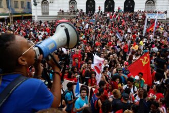Estudantes fazem atos pelo país em apoio a Lula