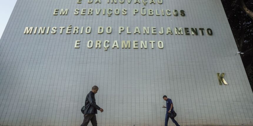 Governo pretende realocar R$ 20 bilhões no Orçamento de 2027