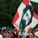 Lula e eleitores idosos se emocionam em “festa de aniversário”