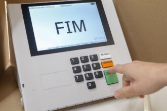 Nas 2 primeiras horas de votação, 467 urnas foram substituídas