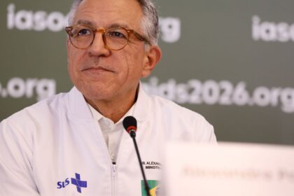 PF desmente 'Veja' ; Padilha aciona Justiça sobre fake news contra Lul