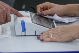 Plebiscito: eleitores de 6 cidades decidem transferência de distritos