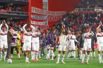 Sem chutar a gol na Argentina, Flamengo sobrevive na Libertadores