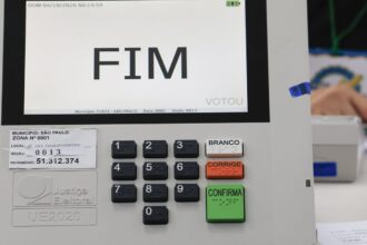 TSE registra 421 urnas substituídas nas primeiras 2 horas de votação